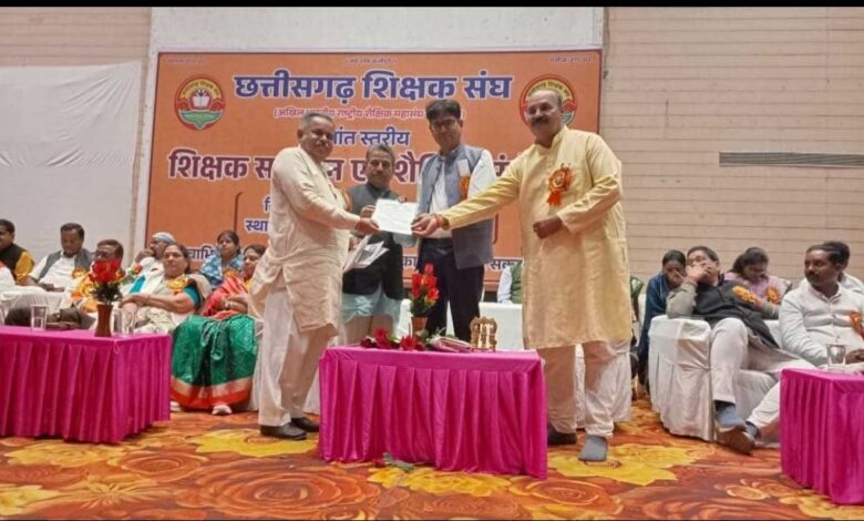 शिक्षा से ही राष्ट्र बदलेगा, शिक्षक इसकी धुरी हैं – वित्त मंत्री ओ.पी. चौधरी शिक्षा से ही राष्ट्र बदलेगा, शिक्षक इसकी धुरी हैं – वित्त मंत्री ओ.पी. चौधरी