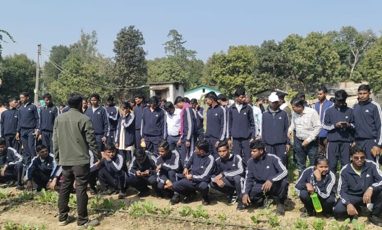 134 पुनर्वासित युवाओं को जैविक खेती एवं पर्यटन स्थलों का कराया गया शैक्षणिक भ्रमण 134 पुनर्वासित युवाओं को जैविक खेती एवं पर्यटन स्थलों का कराया गया शैक्षणिक भ्रमण