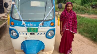 श्रम से स्वरोजगार की ओर: दीदी ई-रिक्शा योजना ने संवारी सुषमा सतनामी की जिंदगी श्रम से स्वरोजगार की ओर: दीदी ई-रिक्शा योजना ने संवारी सुषमा सतनामी की जिंदगी