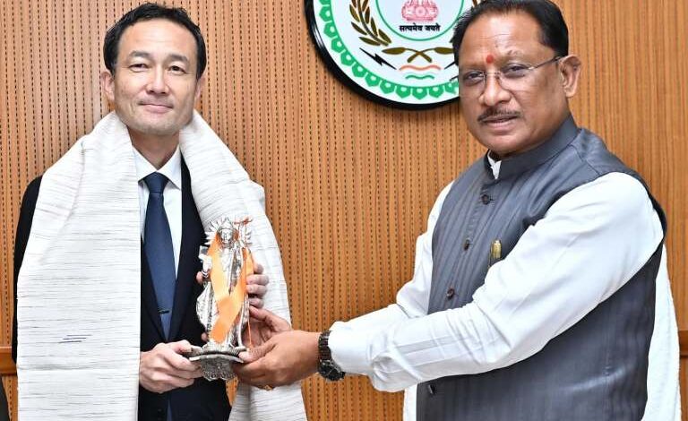 सीएम साय से जापान दूतावास के मंत्री नोरिआकि ने की मुलाकात सीएम साय से जापान दूतावास के मंत्री नोरिआकि ने की मुलाकात