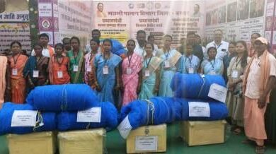 मुख्यमंत्री ने जाल और आइसबॉक्स सौंपकर महिला मत्स्य पालकों के सपनों को दी नई उड़ान