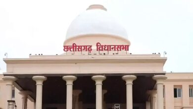 धान खरीदी पर विधानसभा में हंगामा, विपक्षी ने किया बहिर्गमन धान खरीदी पर विधानसभा में हंगामा, विपक्षी ने किया बहिर्गमन