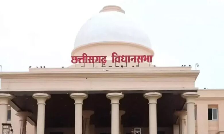 धान खरीदी पर विधानसभा में हंगामा, विपक्षी ने किया बहिर्गमन धान खरीदी पर विधानसभा में हंगामा, विपक्षी ने किया बहिर्गमन