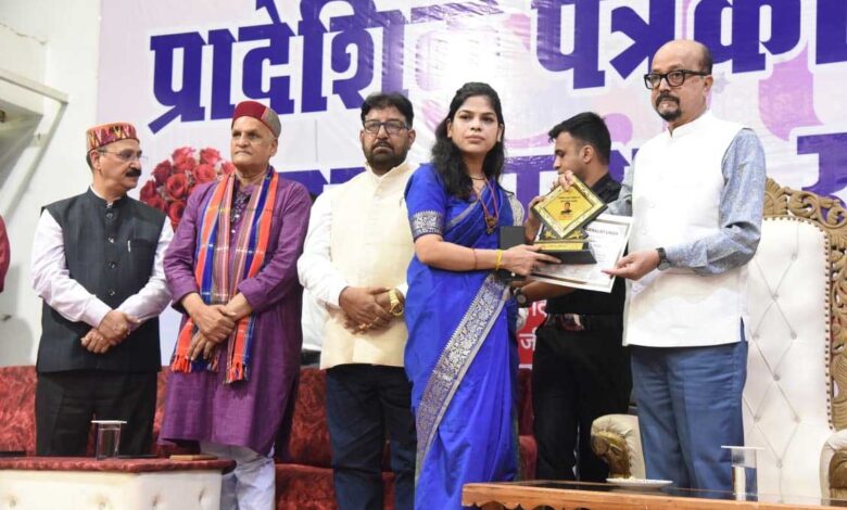 लोकतंत्र के चौथे स्तम्भ को और अधिक सुदृढ़, विश्वसनीय और जनोन्मुखी बनाएं- राज्यपाल डेका