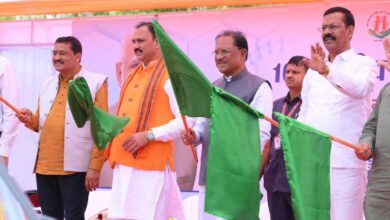 प्रदेश की लाइफलाइन हुई सशक्त: मुख्यमंत्री श्री विष्णुदेव साय ने 370 नई एम्बुलेंस को दिखाई हरी झंडी