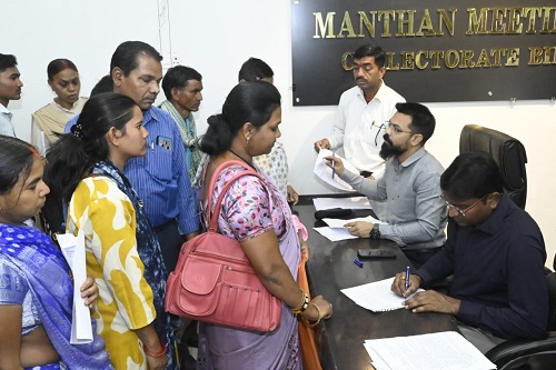 जनदर्शन में सुनीं गई लोगों की समस्याएं, अधिकारियों को त्वरित निराकरण के निर्देश जनदर्शन में सुनीं गई लोगों की समस्याएं, अधिकारियों को त्वरित निराकरण के निर्देश
