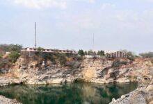 रायपुर कलेक्ट्रेट खनिज विभाग की गिट्टी खदानो पर बड़ी कार्रवाई क्रेशर सील