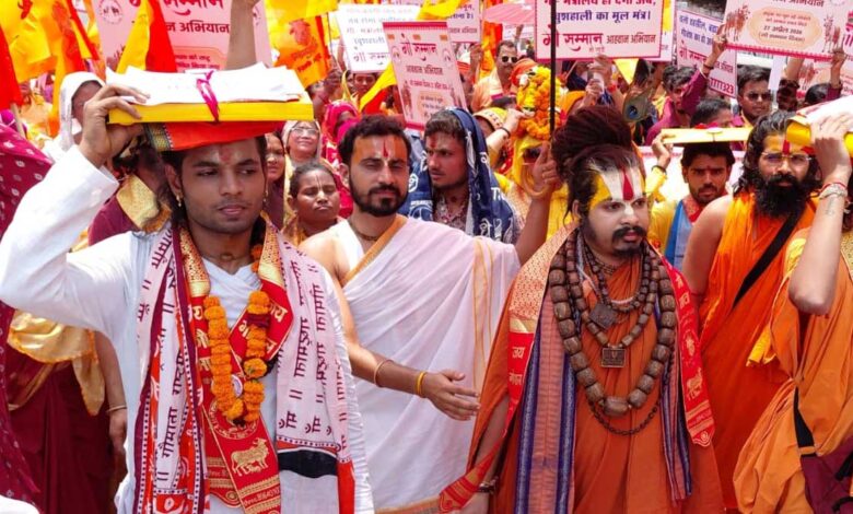 गौ सम्मान आह्वान अभियान प्रार्थना यात्रा : गो सम्मान आह्वान अभियान के अंतर्गत विशाल शांतिपूर्ण प्रार्थना यात्रा आयोजित