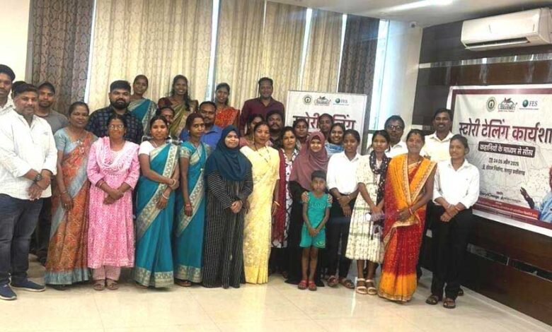 नवरस और ज्ञानेंद्रियों के माध्यम से सशक्त अभिव्यक्ति : जशपुर में महिला समूहों की स्टोरी टेलिंग कार्यशाला सफल