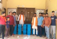 नगर निगम की कार्रवाई के खिलाफ देवभोग मिल्क पार्लर संघ का उग्र प्रदर्शन; निगम कार्यालय में दूध बहाकर जताया विरोध