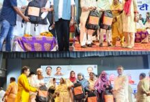 मुख्यमंत्री श्री विष्णु देव साय ने हज यात्रियों को वितरित किया फर्स्ट एड किट: सफल हज यात्रा के लिए शुभकामना देकर यात्रियों का किया स्वागत