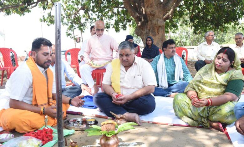 आधारभूत सुविधाओं के विस्तार से बदलेगा लखनपुर नगर पंचायत का स्वरूप आधारभूत सुविधाओं के विस्तार से बदलेगा लखनपुर नगर पंचायत का स्वरूप