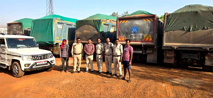 कलेक्टर रायपुर खनिज विभाग द्वारा रात्रिकालीन भ्रमण के दौरान कुल 13 वाहन अवैध परिवहन करते पकड़ी गयी कलेक्टर रायपुर खनिज विभाग द्वारा रात्रिकालीन भ्रमण के दौरान कुल 13 वाहन अवैध परिवहन करते पकड़ी गयी