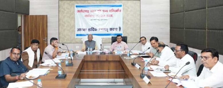 श्रमिकों के हितों की रक्षा एवं उनके समग्र विकास के लिए योजनाओं के क्रियान्वयन में पारदर्शिता एवं जवाबदेही सुनिश्चित हो : श्रम मंत्री लखन लाल देवांगन