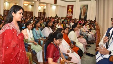 राज्यपाल श्री डेका ने महाविद्यालय की छात्राओं से हुए रूबरू