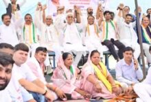 विश्रामपुर थाने के बाहर धरने पर बैठे टीएस सिंह देव और दीपक बैज, दी भूख हड़ताल की चेतावनी