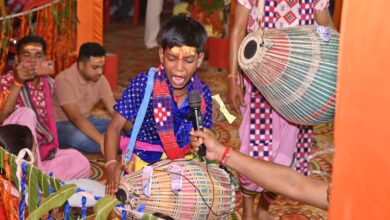 बसना के अरेकेल चौक पर गूंजा महामंत्र, अष्ट प्रहरी हरिनाम संकीर्तन में पहुंचे विधायक डॉ. संपत अग्रवाल