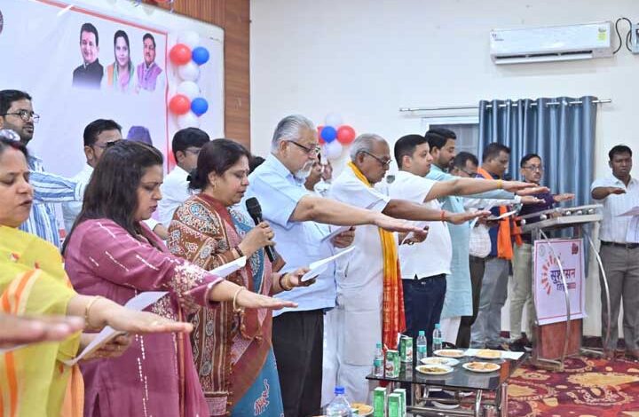 सुशासन तिहार समाधान शिविर: बसना के मंगल भवन में उमड़ा जनसैलाब, सांसद रूपकुमारी चौधरी और भाजपा आर्थिक प्रकोष्ठ जिला संयोजक सुमित अग्रवाल ने सुनीं जनसमस्याएं