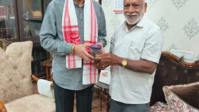 ’छत्तीसगढ़ चाय व्यापारी संघ के उपाध्यक्ष ने की राज्यपाल से सौजन्य भेंट’