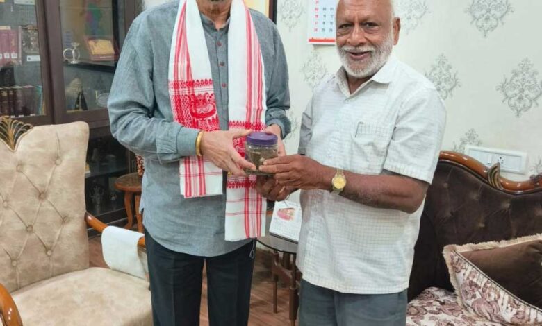 ’छत्तीसगढ़ चाय व्यापारी संघ के उपाध्यक्ष ने की राज्यपाल से सौजन्य भेंट’