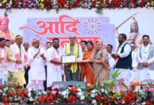 आदि उत्सव जनजातीय संस्कृति और परंपराओं को नई पीढ़ी तक पहुँचाने का महत्वपूर्ण माध्यम: राज्यपाल रमेन डेका आदि उत्सव जनजातीय संस्कृति और परंपराओं को नई पीढ़ी तक पहुँचाने का महत्वपूर्ण माध्यम: राज्यपाल रमेन डेका