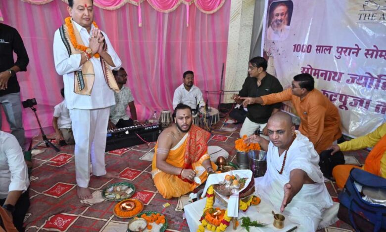 बसना के सिद्देश्वर शिव मंदिर धाम में उतरा ‘शिवलोक’, विधायक डॉ. संपत अग्रवाल के सानिध्य में संपन्न हुई भव्य रुद्रपूजा