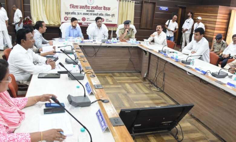 रायपुर : नारकोटिक्स नियंत्रण एवं नशामुक्ति अभियान हेतु प्रभारी सचिव श्री बोरा ने दुर्ग में ली बैठक