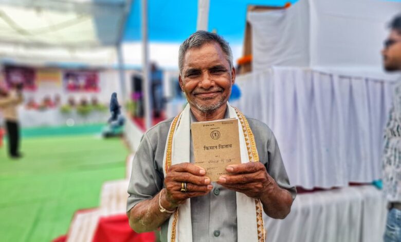 रायपुर : सुशासन तिहार 2026: जनसमस्या निवारण शिविर में गोरेलाल बरेठ को तत्काल मिली किसान किताब