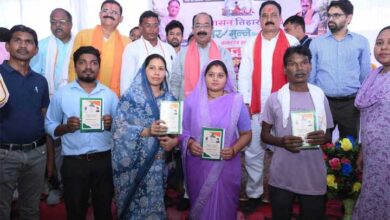 सुशासन तिहार में उप मुख्यमंत्री श्री अरुण साव निकले फील्ड पर, कार्यों की धीमी प्रगति पर जताई नाराजगी सुशासन तिहार में उप मुख्यमंत्री श्री अरुण साव निकले फील्ड पर, कार्यों की धीमी प्रगति पर जताई नाराजगी
