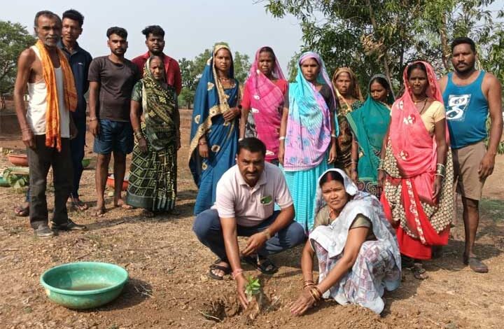 ’विश्व पर्यावरण दिवस पर अमृत सरोवरों में वृक्षारोपण एवं जनजागरूकता कार्यक्रम आयोजित’ ’विश्व पर्यावरण दिवस पर अमृत सरोवरों में वृक्षारोपण एवं जनजागरूकता कार्यक्रम आयोजित’