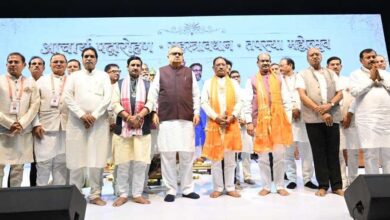 मानवता को शांति, आत्मसंयम, करुणा और अहिंसा का मार्ग दिखाते हैं भगवान महावीर के विचार : लोकसभा अध्यक्ष श्री ओम बिरला मानवता को शांति, आत्मसंयम, करुणा और अहिंसा का मार्ग दिखाते हैं भगवान महावीर के विचार : लोकसभा अध्यक्ष श्री ओम बिरला