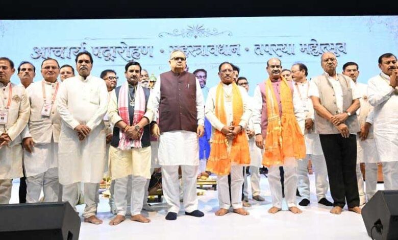 मानवता को शांति, आत्मसंयम, करुणा और अहिंसा का मार्ग दिखाते हैं भगवान महावीर के विचार : लोकसभा अध्यक्ष श्री ओम बिरला मानवता को शांति, आत्मसंयम, करुणा और अहिंसा का मार्ग दिखाते हैं भगवान महावीर के विचार : लोकसभा अध्यक्ष श्री ओम बिरला