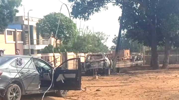 कोरिया जिले मे खुनी तांडव सत्ताधारी दल के नेताओं की बीच रेत के खनन को लेकर विवाद कोरिया जिले मे खुनी तांडव सत्ताधारी दल के नेताओं की बीच रेत के खनन को लेकर विवाद