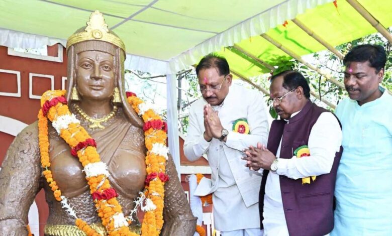 वीरांगना रानी दुर्गावती का शौर्य और बलिदान राष्ट्र की प्रेरणा का अमर स्रोत : मुख्यमंत्री श्री विष्णुदेव साय वीरांगना रानी दुर्गावती का शौर्य और बलिदान राष्ट्र की प्रेरणा का अमर स्रोत : मुख्यमंत्री श्री विष्णुदेव साय