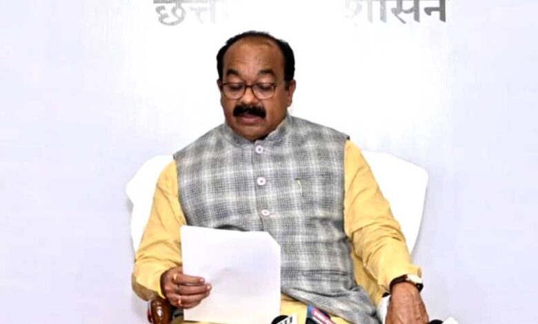 सड़कों और पुलों के निर्माण की धीमी गति पर बिफरे उप मुख्यमंत्री श्री अरुण साव, 2 ठेकेदारों के पंजीयन निरस्त