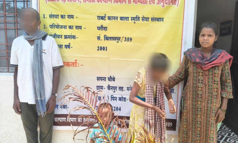 दिव्यांग बेटी को मिला सुरक्षित आश्रय, प्रशासन की संवेदनशील पहल से पुनर्वास केन्द्र में हुआ प्रवेश दिव्यांग बेटी को मिला सुरक्षित आश्रय, प्रशासन की संवेदनशील पहल से पुनर्वास केन्द्र में हुआ प्रवेश