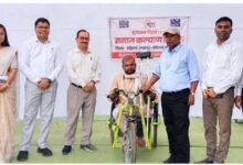 बैटरी चलित ट्राइसाइकिल बनी श्री पुरोचन के आत्मसम्मान और आत्मनिर्भरता की नई राह