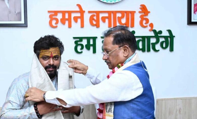 मुख्यमंत्री श्री विष्णु देव साय से परम पूज्य डॉ. प्रेमासाई जी महाराज की सौजन्य भेंट