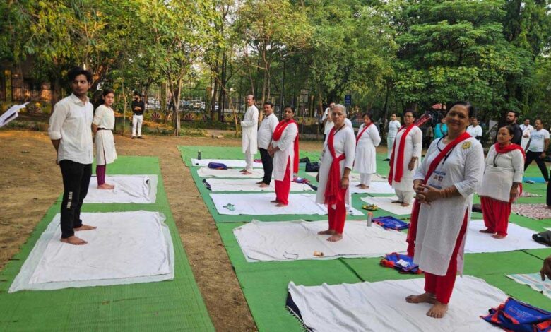 भारतीय योग संस्थान द्वारा आक्सीजोन में योग दिवस मनाया गया