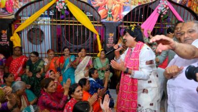 शोभायात्रा में तरूण सोनी के भजनों पर जमकर झूमे श्रद्धालु
