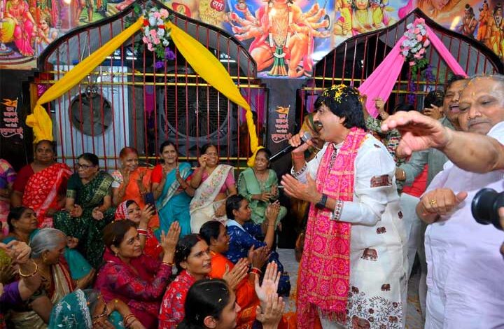 शोभायात्रा में तरूण सोनी के भजनों पर जमकर झूमे श्रद्धालु