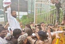 बरसते पानी में गरजा कांग्रेस का विरोध,बस्तर जिला कांग्रेस कमेटी ने बिजली दरों में वृद्धि के विरोध में मुख्यमंत्री साय का पुतला दहन कर बिजली विभाग का किया घेराव ….