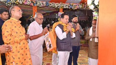 बसना के अरेकेल चौक पर गूंजा महामंत्र, अष्ट प्रहरी हरिनाम संकीर्तन में पहुंचे विधायक डॉ. संपत अग्रवाल