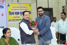 विधायक सुनील सोनी वैदिक ग्रुप एम डी सैय्यद सलमा ने किया मीरा इलेक्ट्रॉनिक शो रूम का शुभारंभ।
