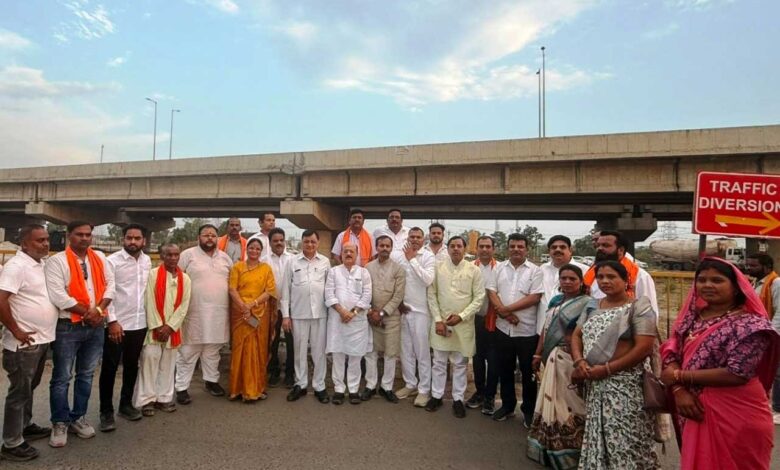वाणिज्य एवं उद्योग मंत्री श्री लखनलाल देवांगन ने निर्माणाधीन सड़कों का किया निरीक्षण