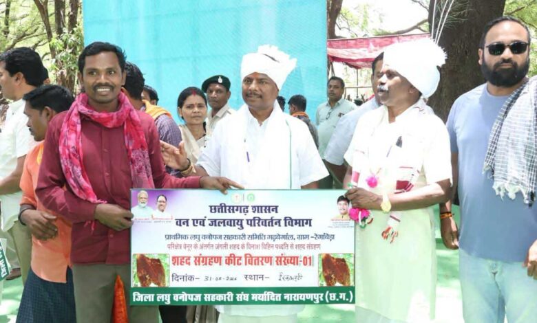अबूझमाड़ की महिलाओं को मिली आर्थिक मजबूती, 13 स्व-सहायता समूहों को 27 लाख रुपये की चक्रिय निधि