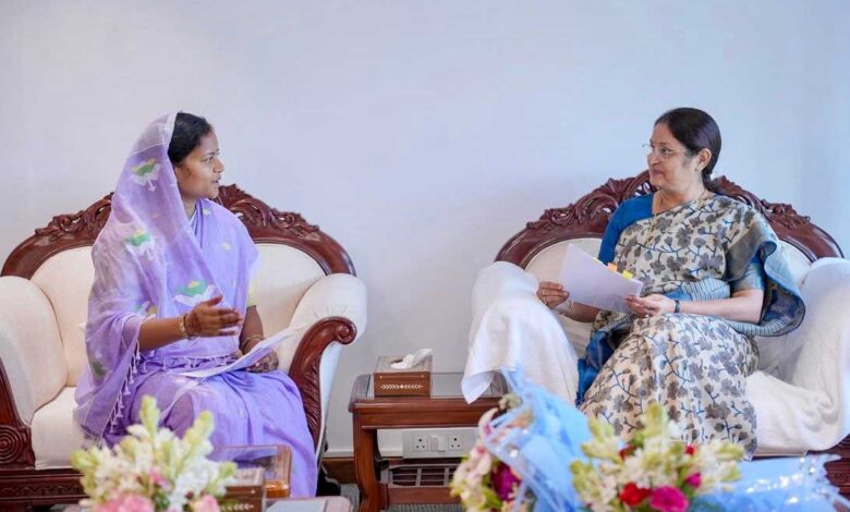 केंद्रीय महिला एवं बाल विकास मंत्री श्रीमती अन्नपूर्णा देवी से महिला एवं बाल विकास मंत्री लक्ष्मी राजवाड़े ने की सौजन्य भेंट केंद्रीय महिला एवं बाल विकास मंत्री श्रीमती अन्नपूर्णा देवी से महिला एवं बाल विकास मंत्री लक्ष्मी राजवाड़े ने की सौजन्य भेंट