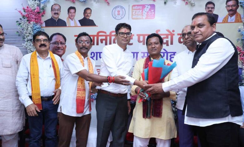 नामनिर्दिष्ट पार्षदों के शपथ ग्रहण समारोह में शामिल हुए वित्त मंत्री श्री ओपी चौधरी नामनिर्दिष्ट पार्षदों के शपथ ग्रहण समारोह में शामिल हुए वित्त मंत्री श्री ओपी चौधरी