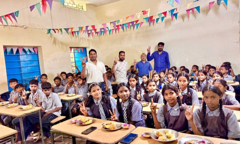 500 विद्यालयों में पोषण, पर्यावरण और सहभागिता का संगम, बैगलेस डे पर सूरजपुर की अनूठी पहल