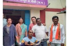 बैटरी चालित ट्राइसाइकिल से बदली जिंदगी: मोहला के हितग्राही श्री नर्मेश बने आत्मनिर्भरता की मिसाल